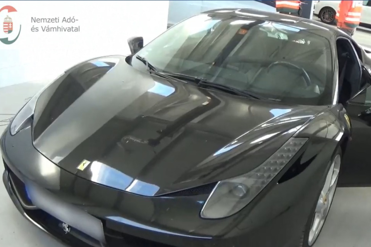 Luxusban élő csalókra csapott le a NAV és a TEK