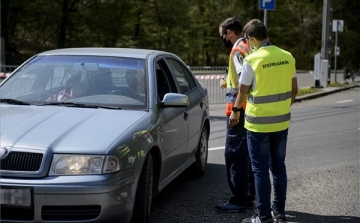 Budapesten és Pest megyében is marad a kijárási korlátozás